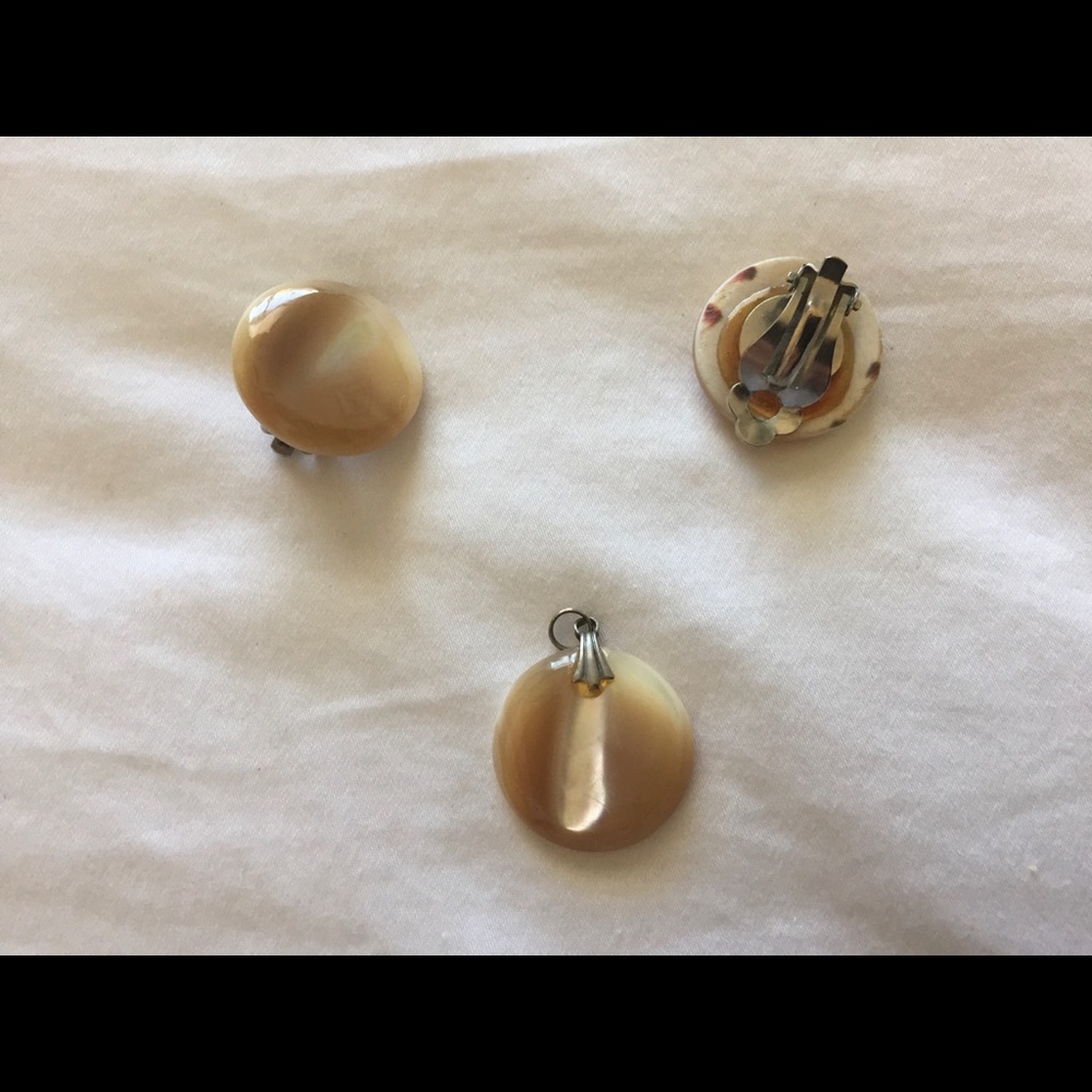 🟠10 for 10🟠 Beige Necklace and Earring Set